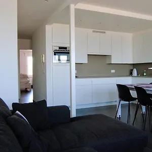 Modern Op De Zeedijk Met 2 Slaapkamers Te Oostende