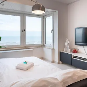  Apartment Frontaal Zeezicht 